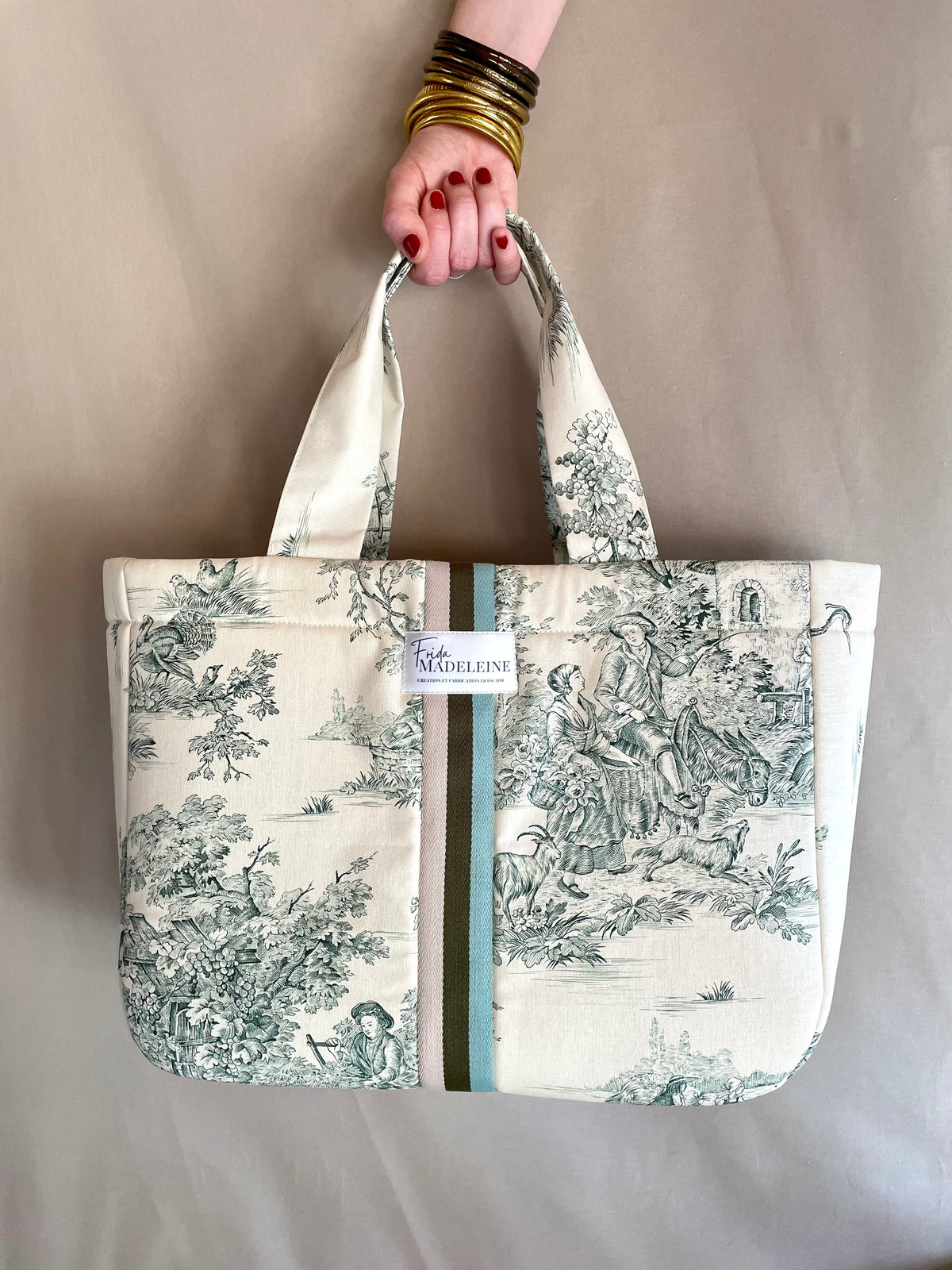 Sac cabas Émile en Toile de Jouy écru et vert avec ruban signature Frida Madeleine