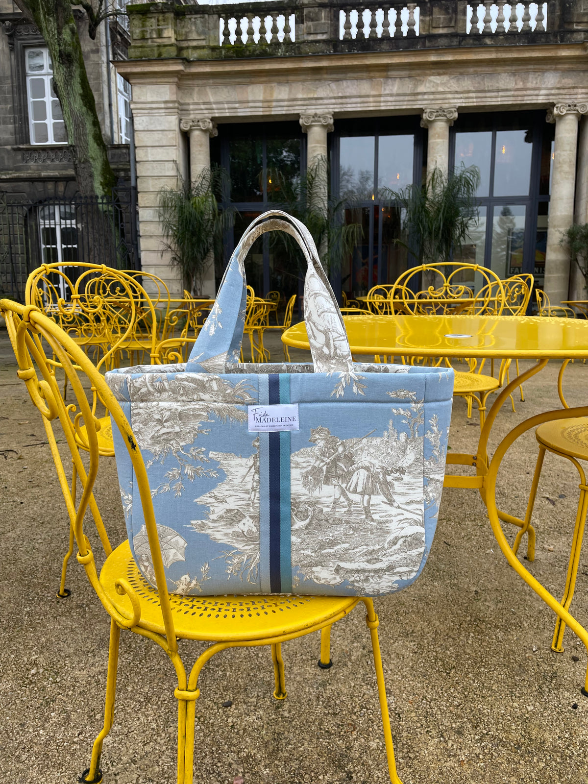 Sac cabas Émile en Toile de Jouy bleu minéral avec ruban signature Frida Madeleine