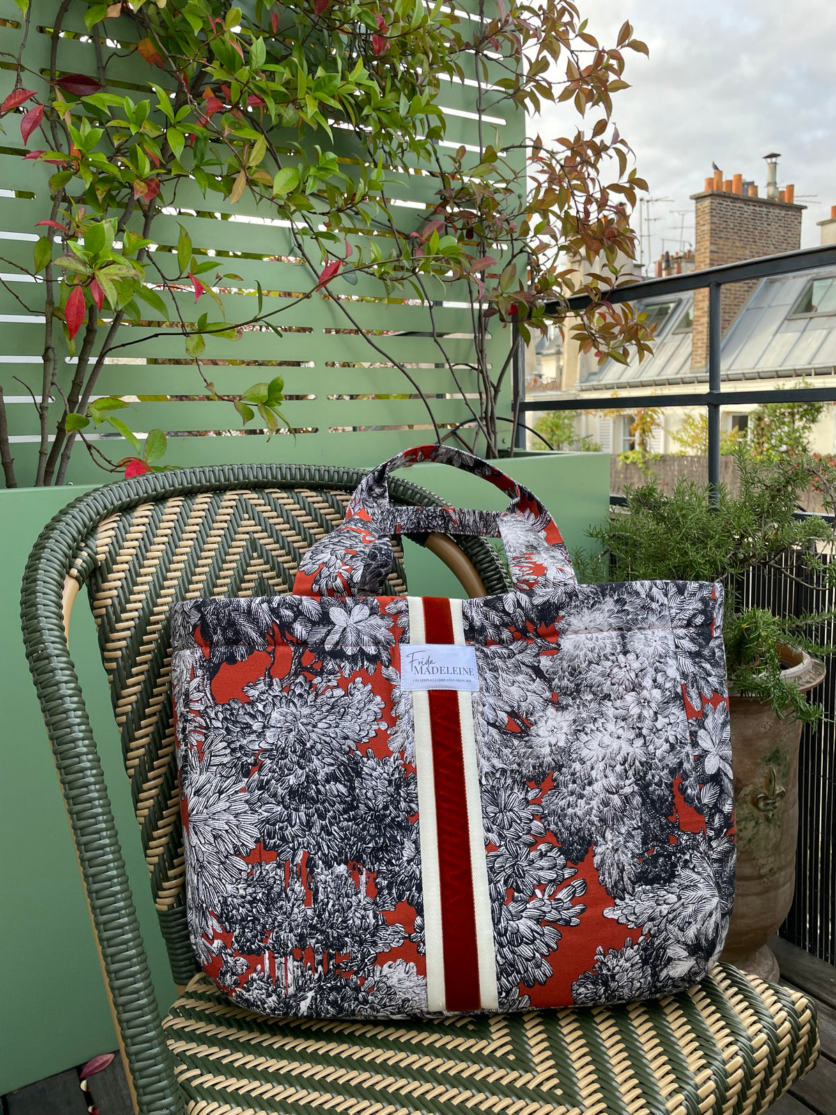 Sac cabas Émile en Toile de Jouy rouge terracotta avec ruban signature Frida Madeleine
