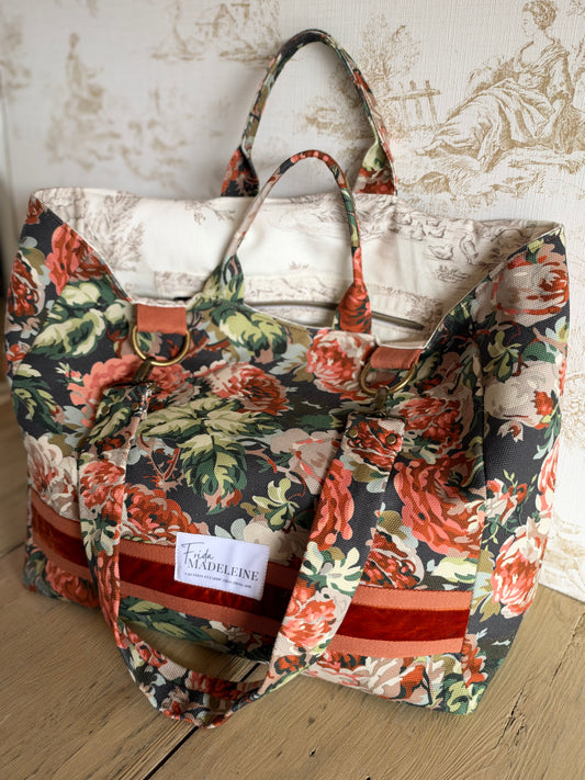 Vue plongeante de la doublure en Toile de Jouy signature à l'intérieur du sac Willy Automnal
